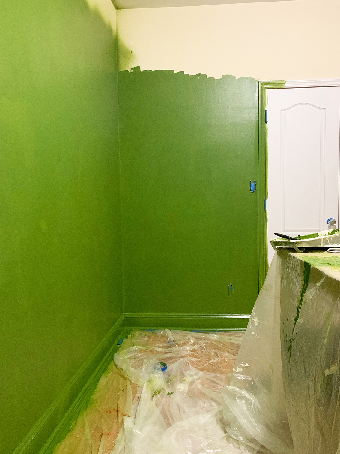 How One NYC Couple Turned Their Home Office Into a Glowing Green Statement