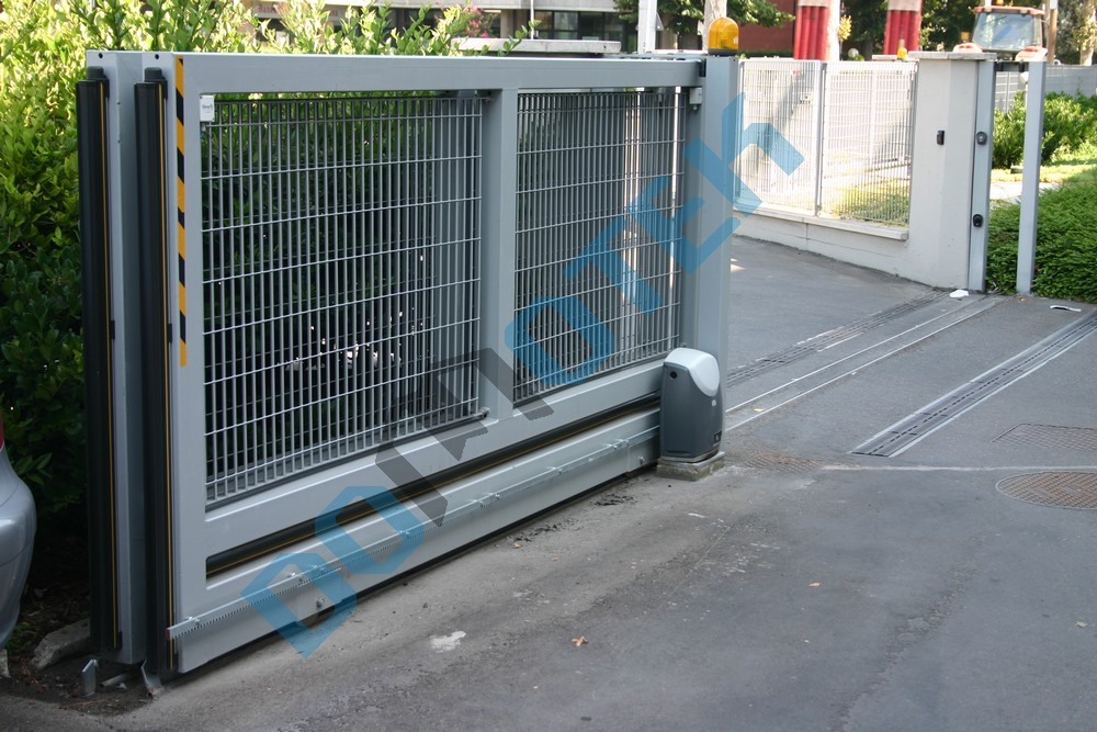 Cancello scorrevole telescopico Domotek