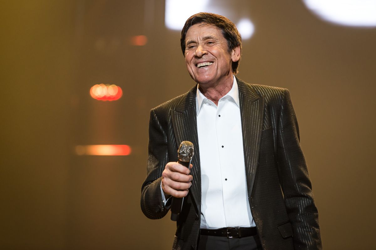 Chi è Gianni Morandi biografia e vita privata del cantante(04)