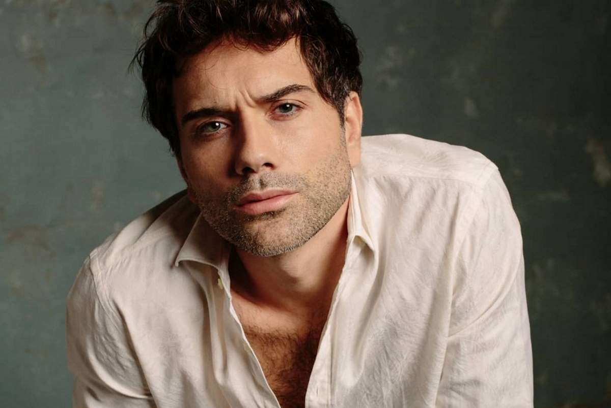 Un posto al sole, chi è Mauro Racanati, l'attore che fa Riccardo? Età