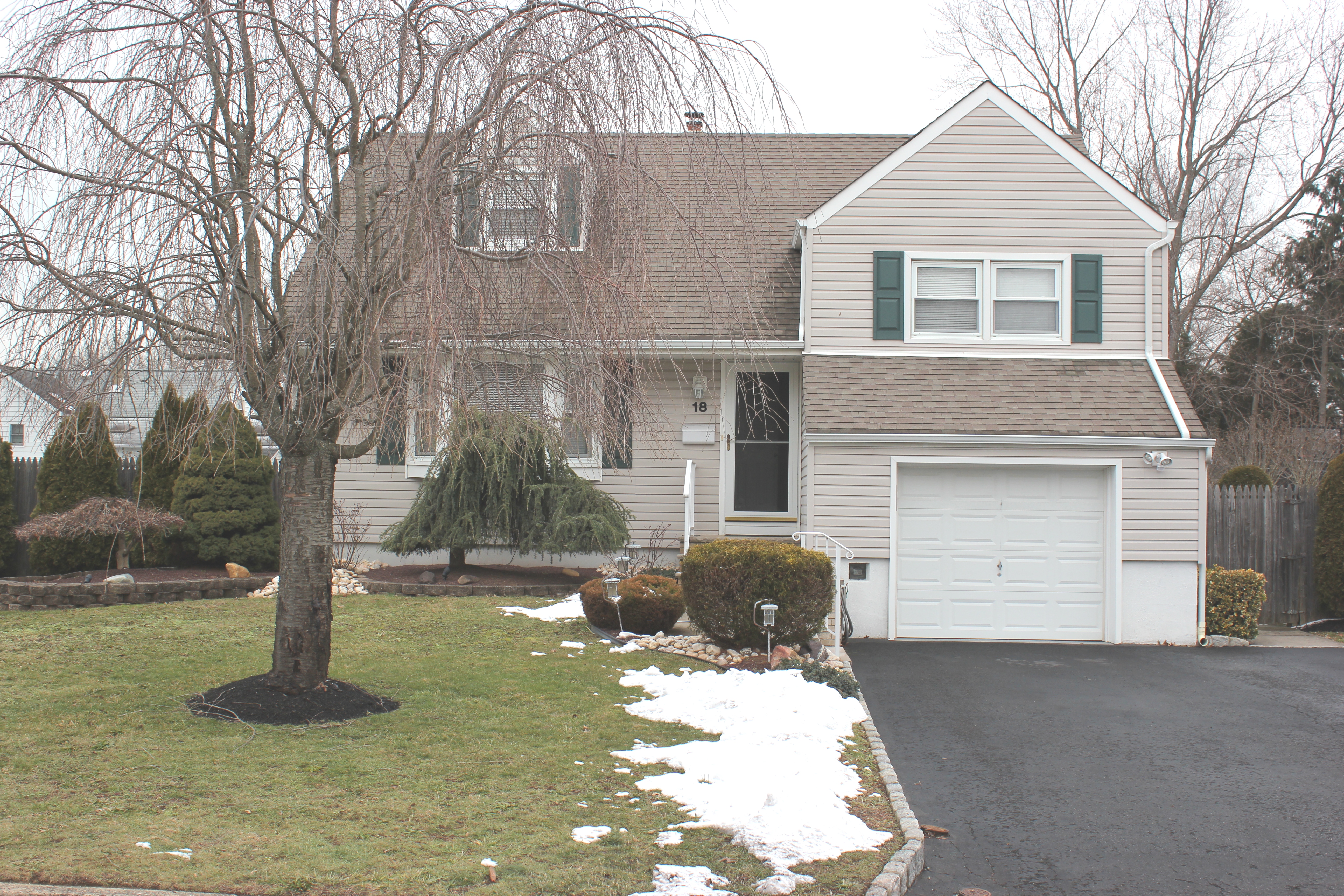 18 Burgess Avenue Snowhill Spotswood Home for Sale Donna Warters