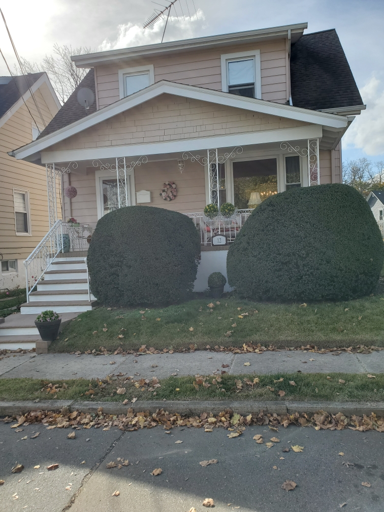 12 Pierson Street, South River is now Listed for Sale! Donna Warters