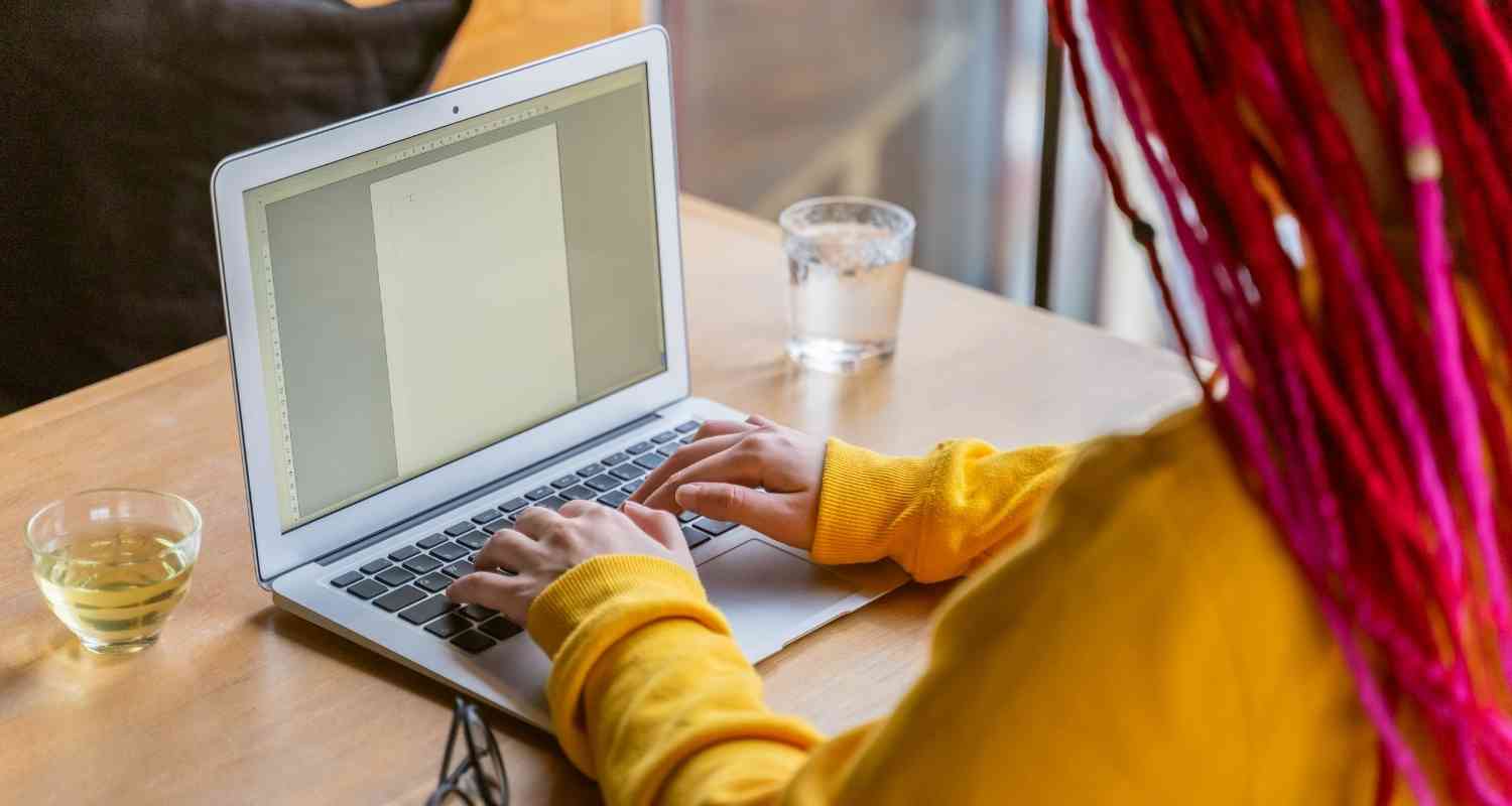 45+ Perfect Jobs Where You Work Alone (Ultimate 2022 Guide)