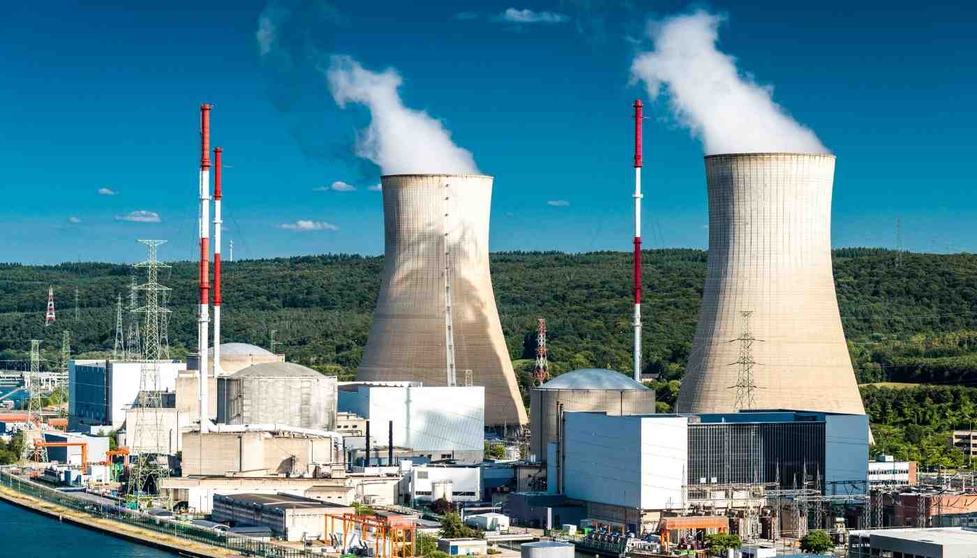 30+ Jobs That Pay Over 300K a Year (Ultimate 2023 Guide)