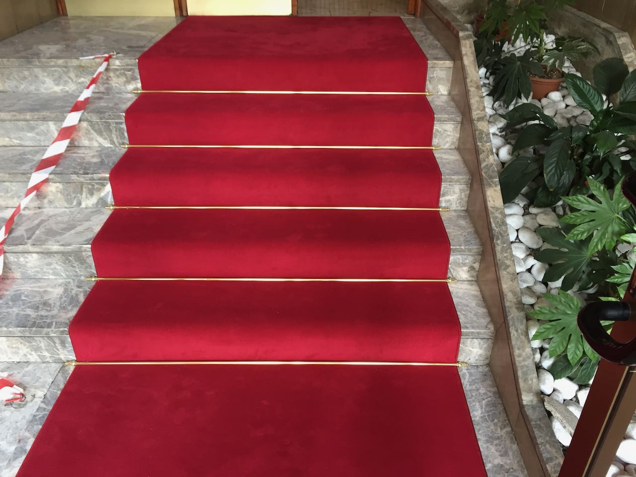 Installazione moquette scala Donzelli