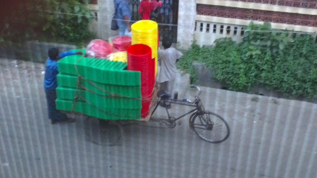 » Bangladesh Department of Environment distributing free waste bins