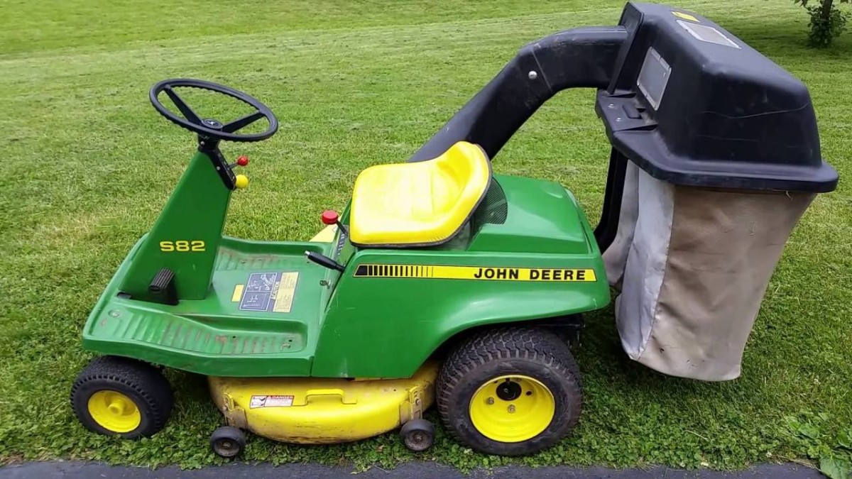 JOHN DEERE LAWN TRACTOR HISTORY THE 1980'S
