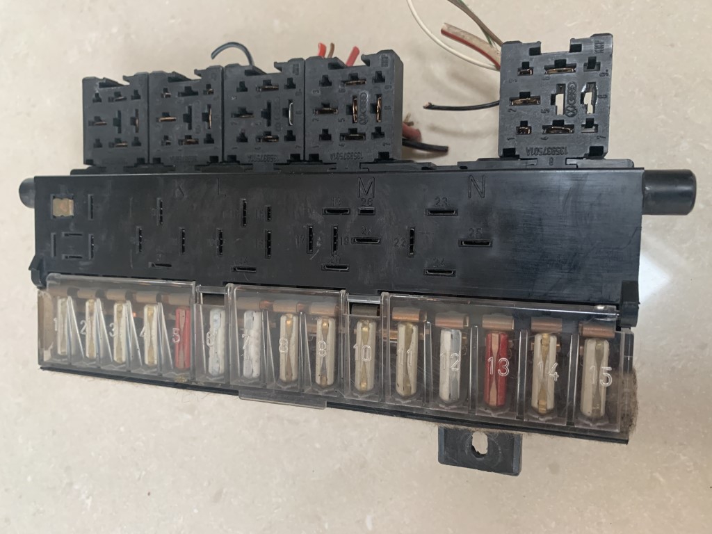 PORSCHE 924 FUSE BOARD 477 941 813 E JJ Covh 477941813