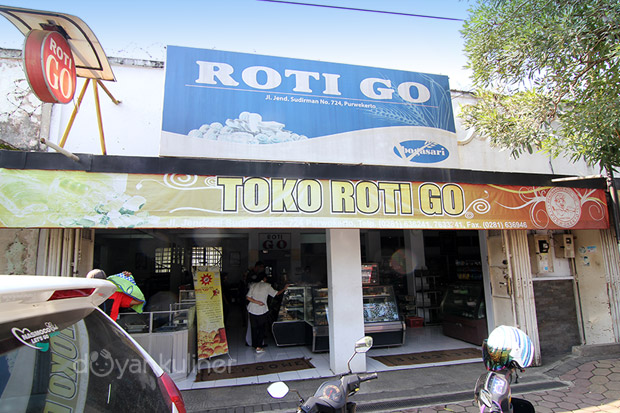 Toko Roti Go, Toko Roti Pertama di Indonesia