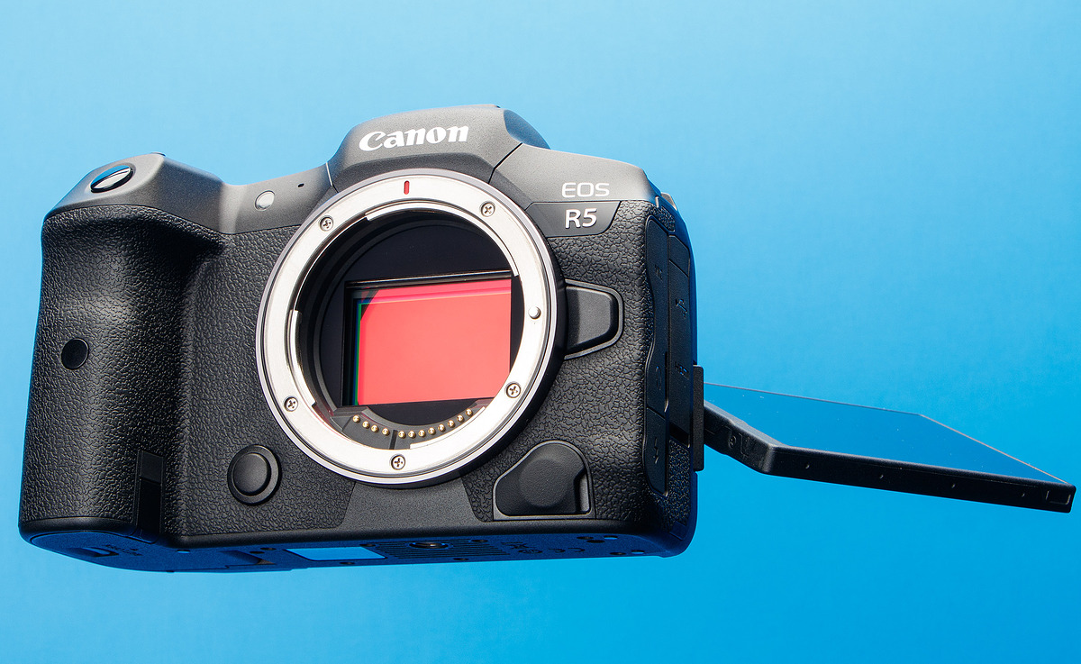 Canon releases major firmware update for its EOS R6, minor update for