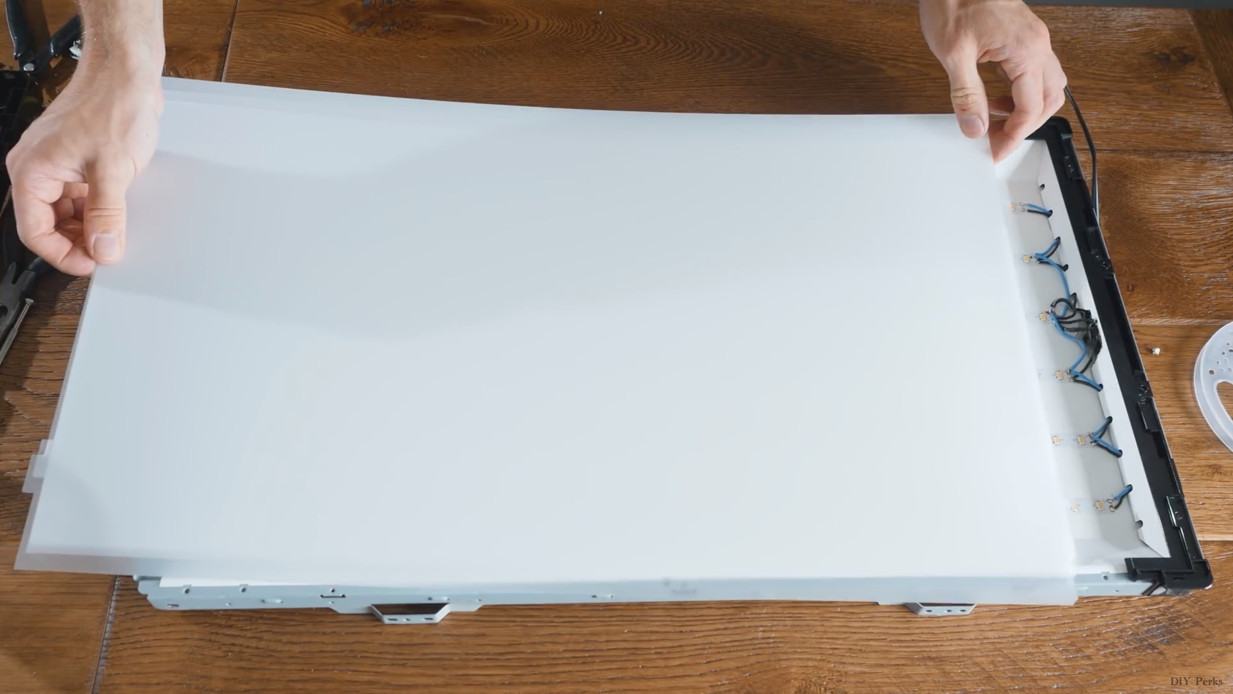 Video How to upcycle old TVs and monitors into a naturallooking light