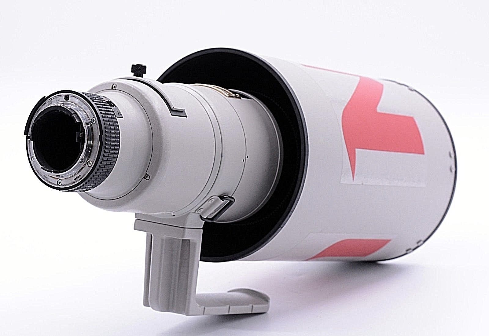 Nikon AFS NIKKOR 500mm F4 D II ED lens with rare grey color appears on