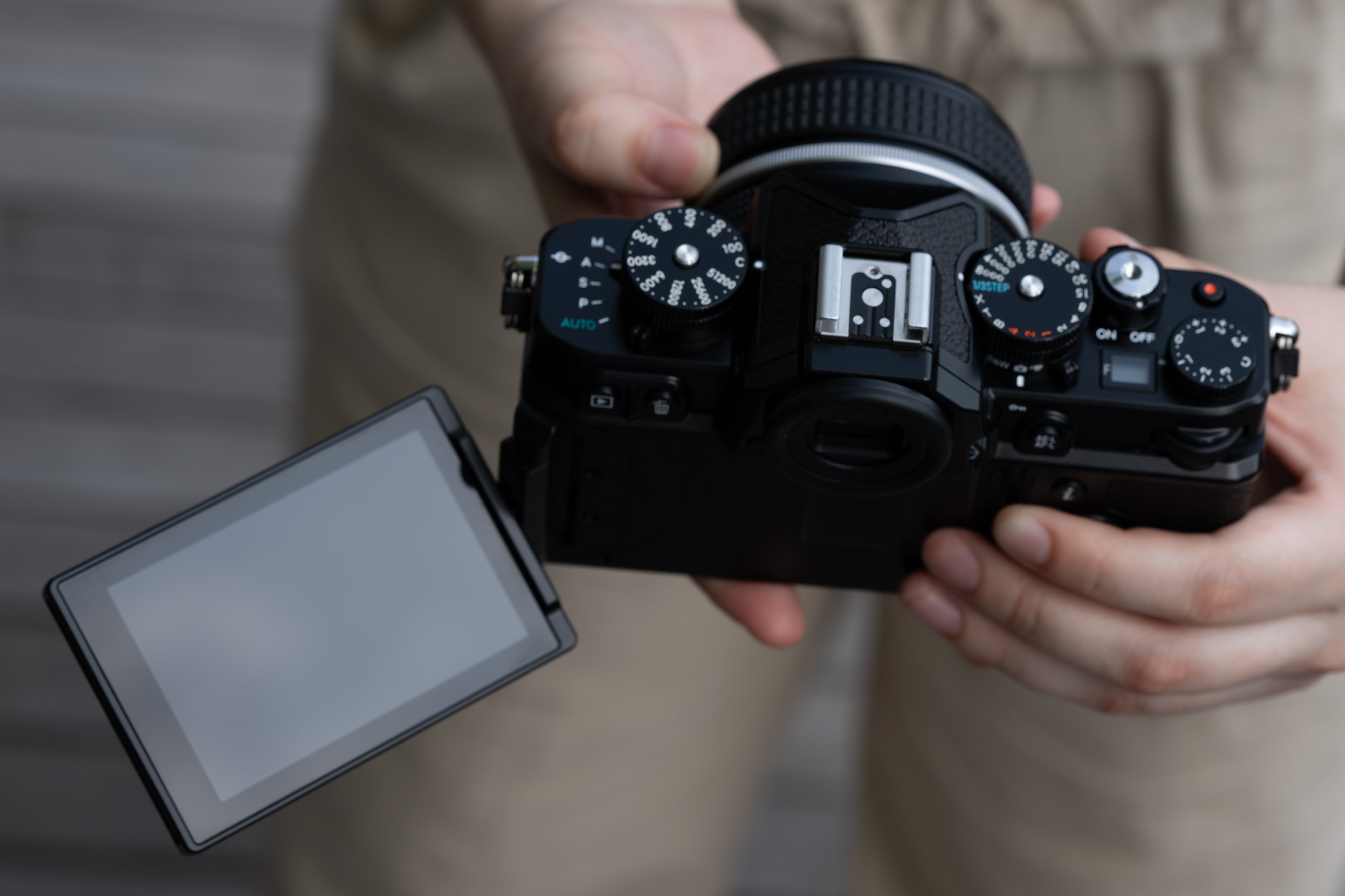 Nikon Zf handson with Nikon’s modern/classic full frame mirrorless