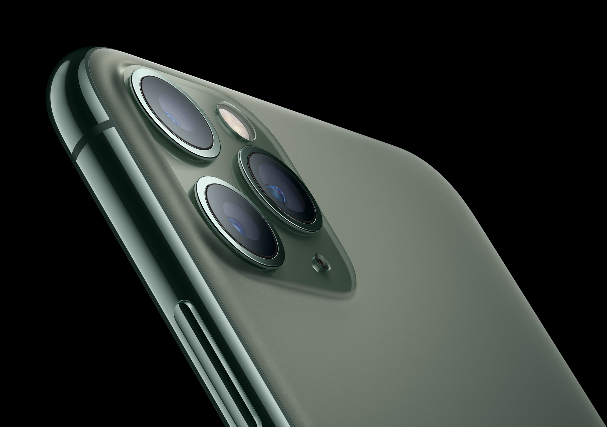 The ultrawide camera in the iPhone 11 models is fixedfocus, doesn't