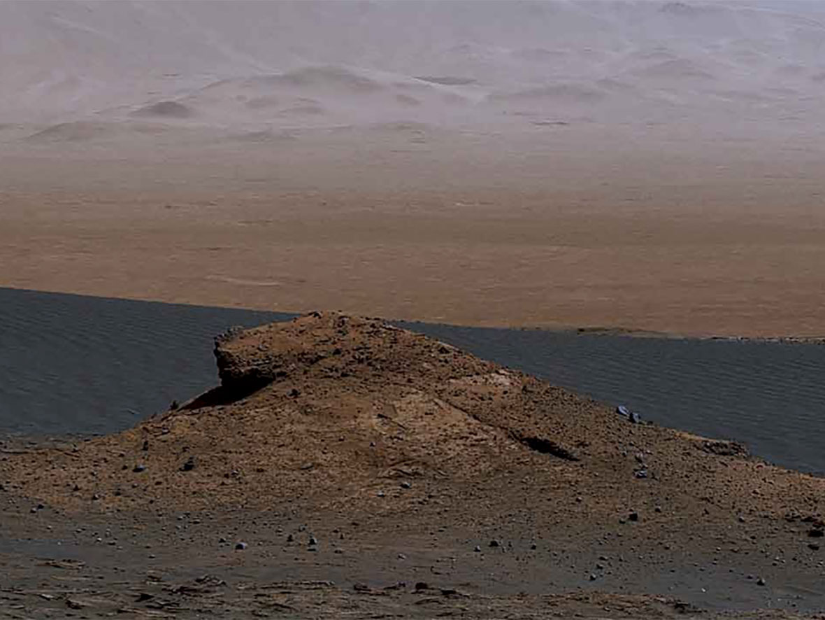 Video Curiosity rover captures 360degree panorama of Mount Sharp on Mars, showing changing