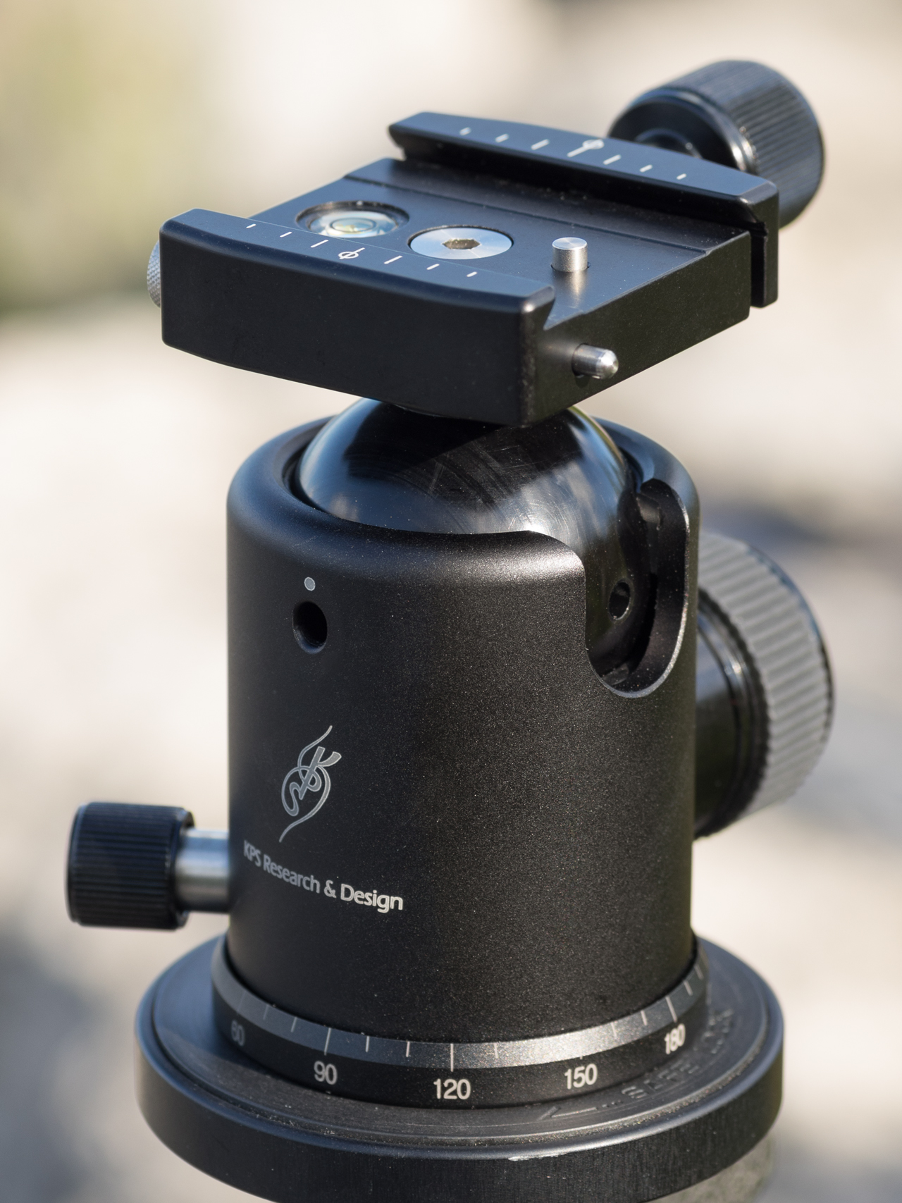 What goes around 6 midsized ball heads put to the test Digital Photography Review