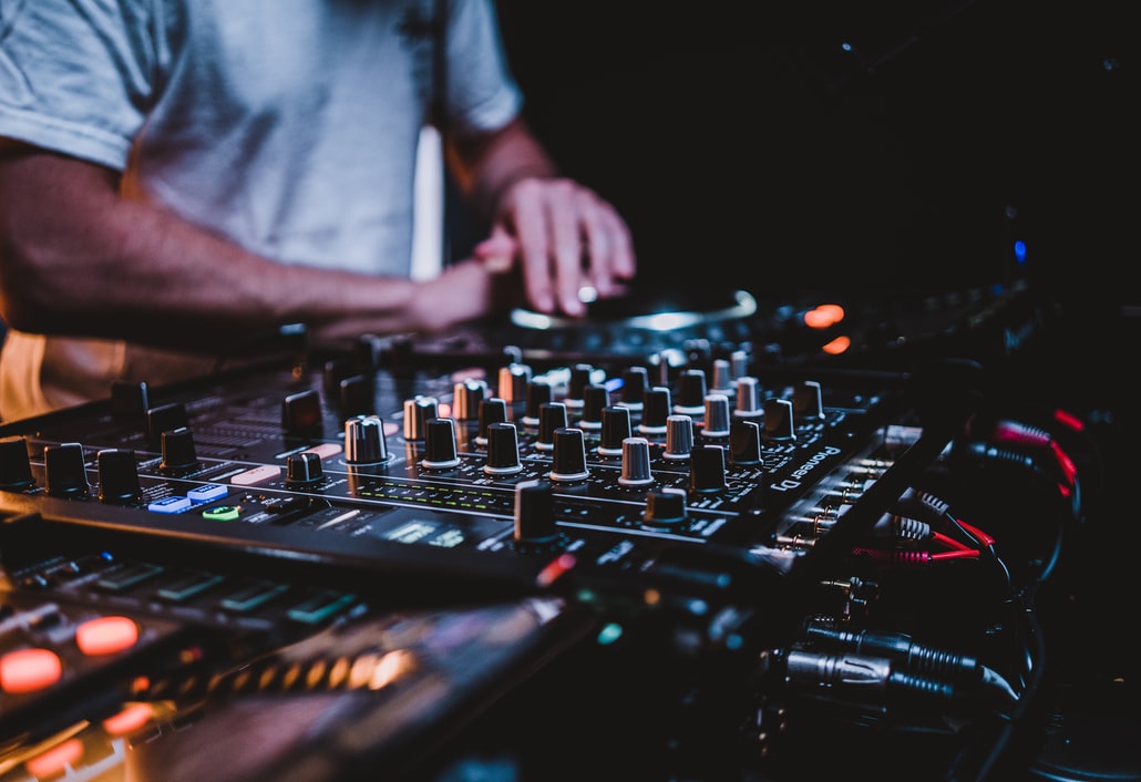 DJ vs Producer What Are The Differences? Drama Like the DJ