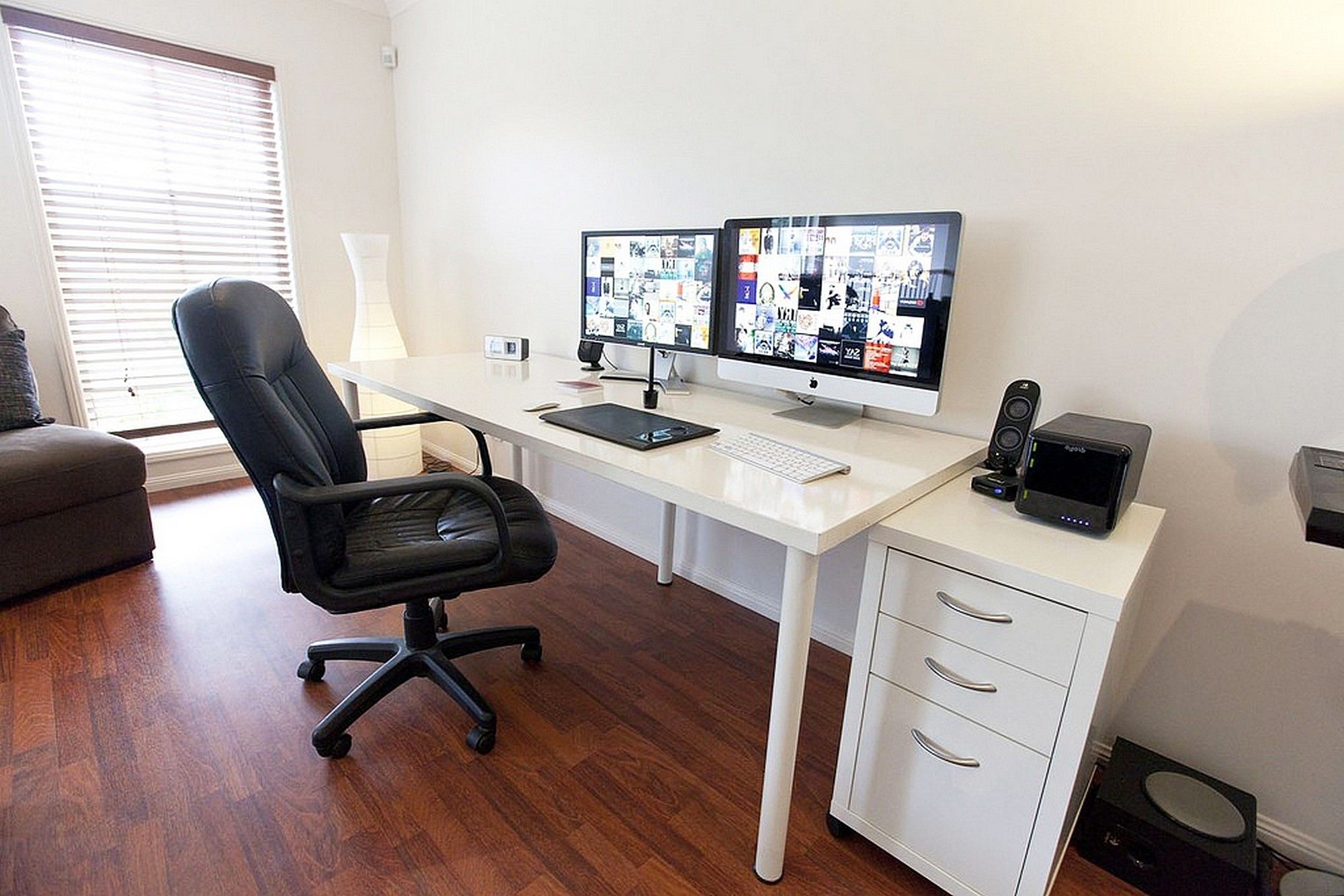 20 The Best Computer Desks for Two Monitors