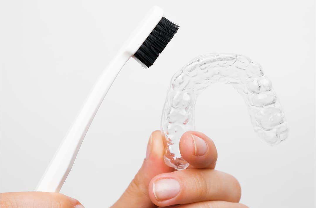 How To Clean Retainers Properly Dr Clear Aligners