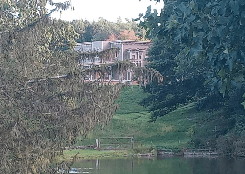 'Salem's Lot' First Look At The Marsten House Set Construction