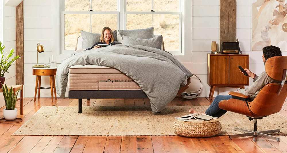 What is a Hybrid Mattress? Who Is This Mattress Type Best For?
