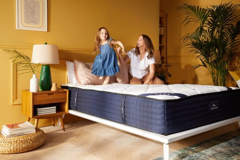 What is a Hybrid Mattress? Who Is This Mattress Type Best For?