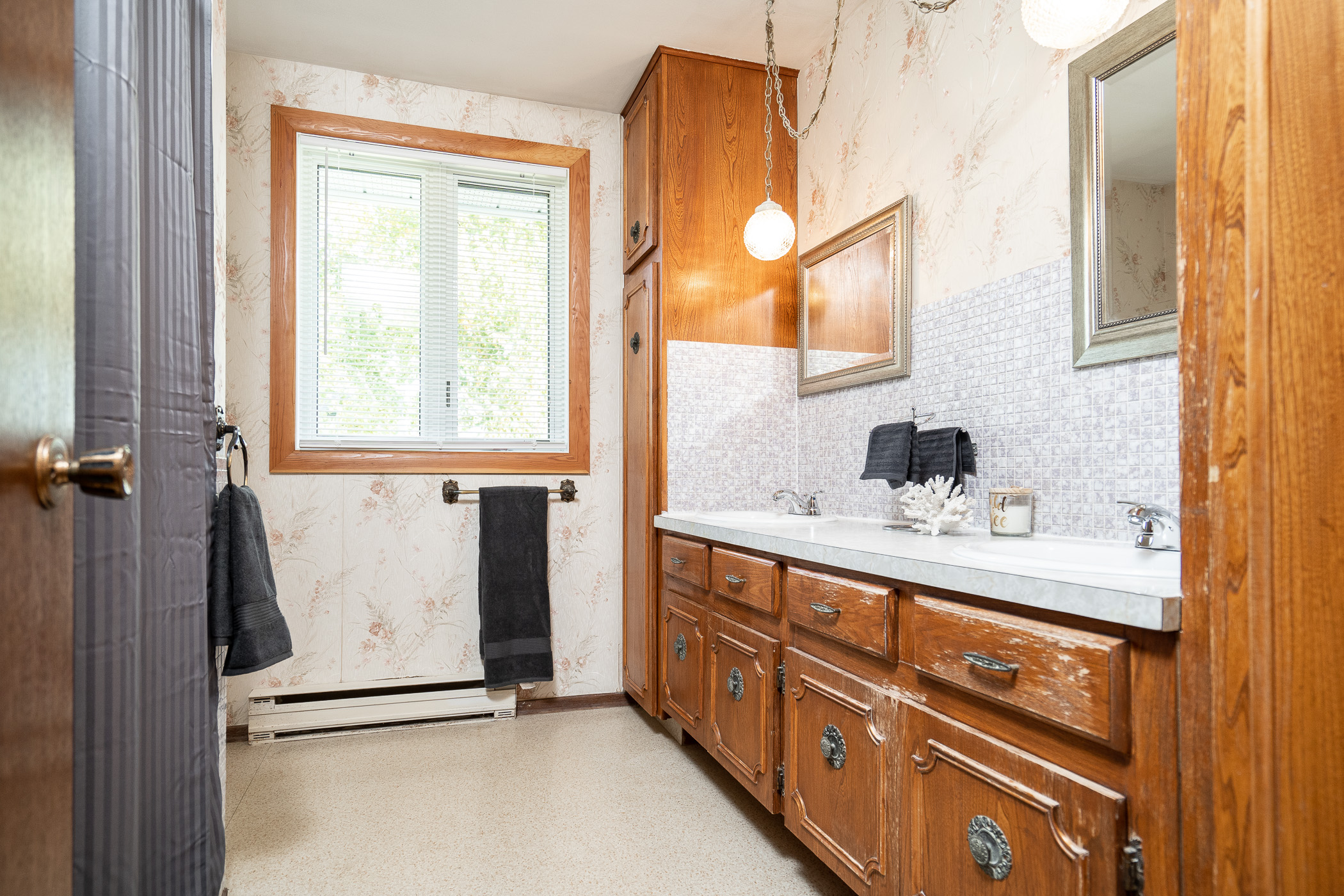 Golden Garden City Opportunity! Solid Straight WellBuilt 2STRY 4BD