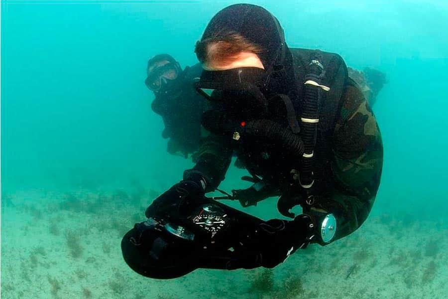 Scuba Dead Reckoning Navigation or How to Use a Compass