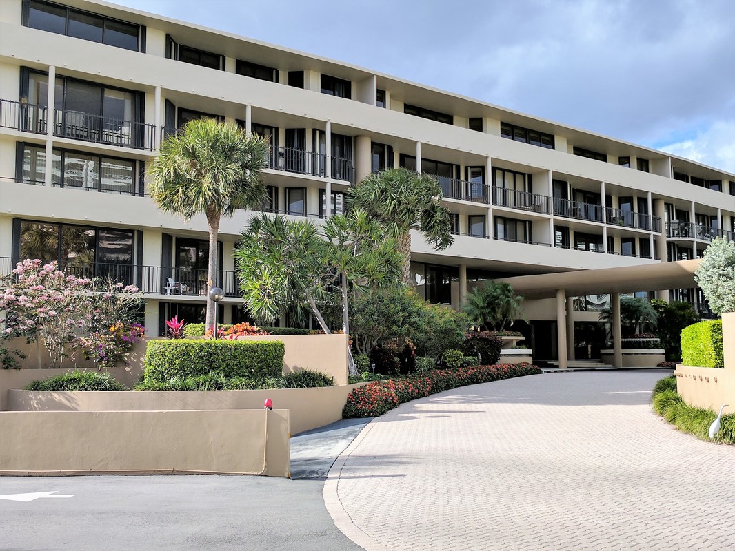 Condos for Sale in Mayfair Diamond Realty Group LLC