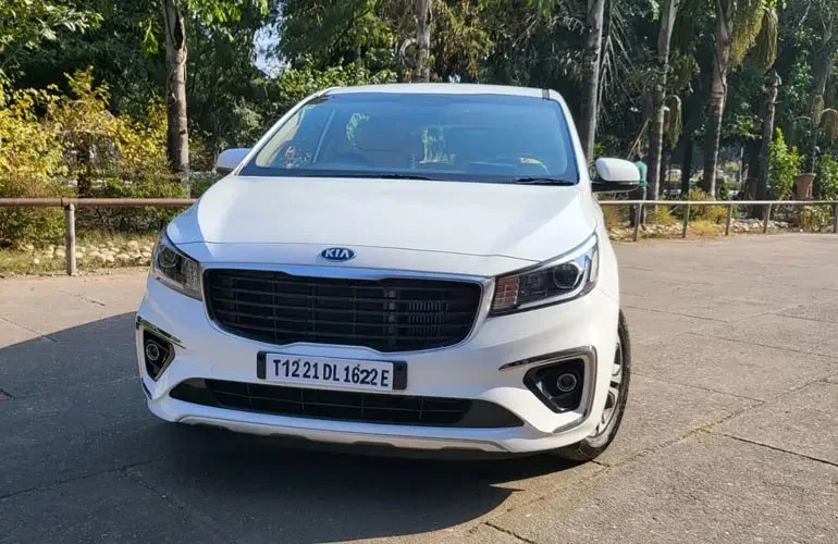 Kia Carnival Premium 8 Seater Diesel Car for Self Drive, Tours