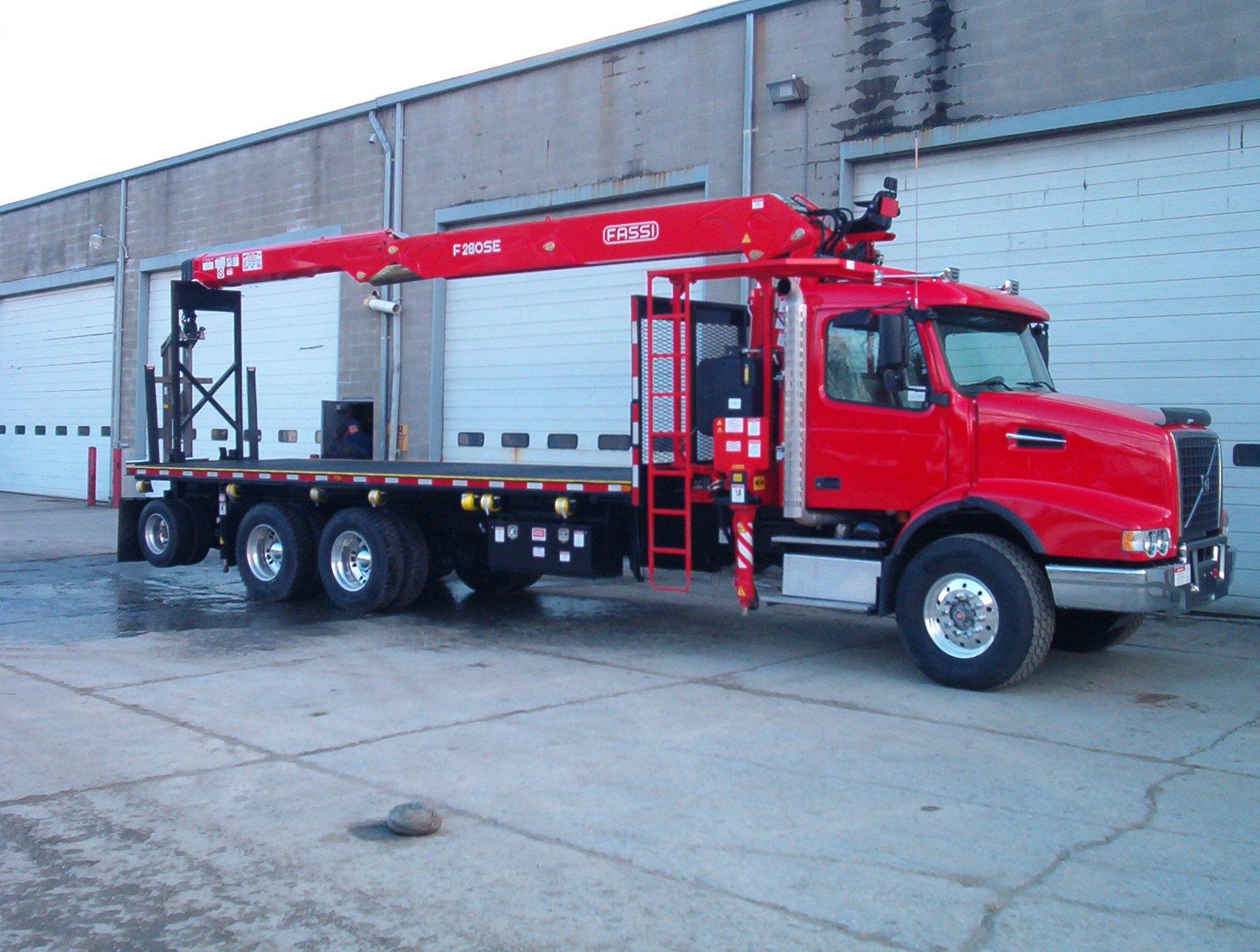 NEW DRYWALL CRANE TRUCKS. CUSTOME BUILT CRANES FOR ANY APPLICATION.