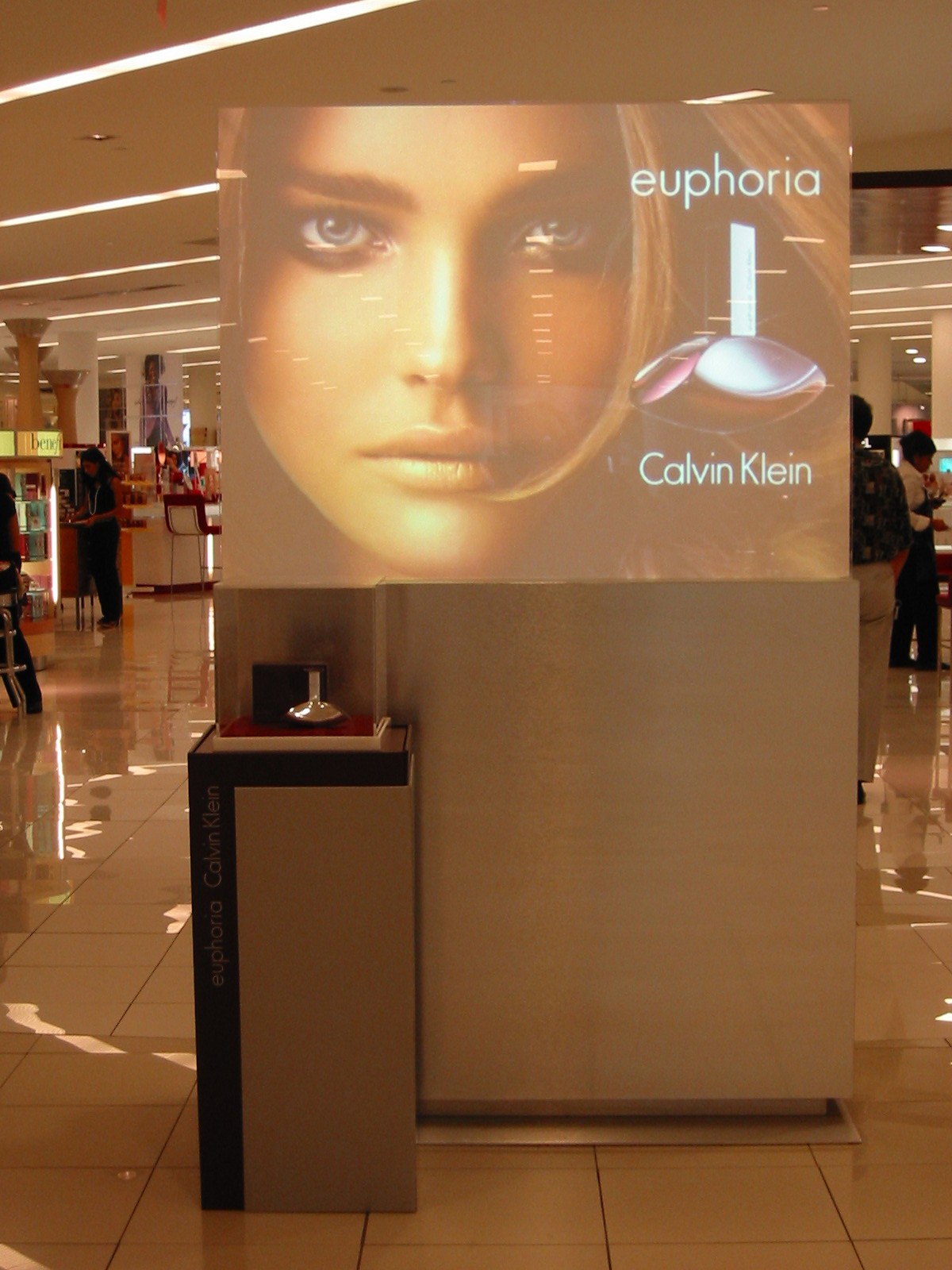 Macy’s Cosmetic Main Aisle at Dadeland Mall DSignage