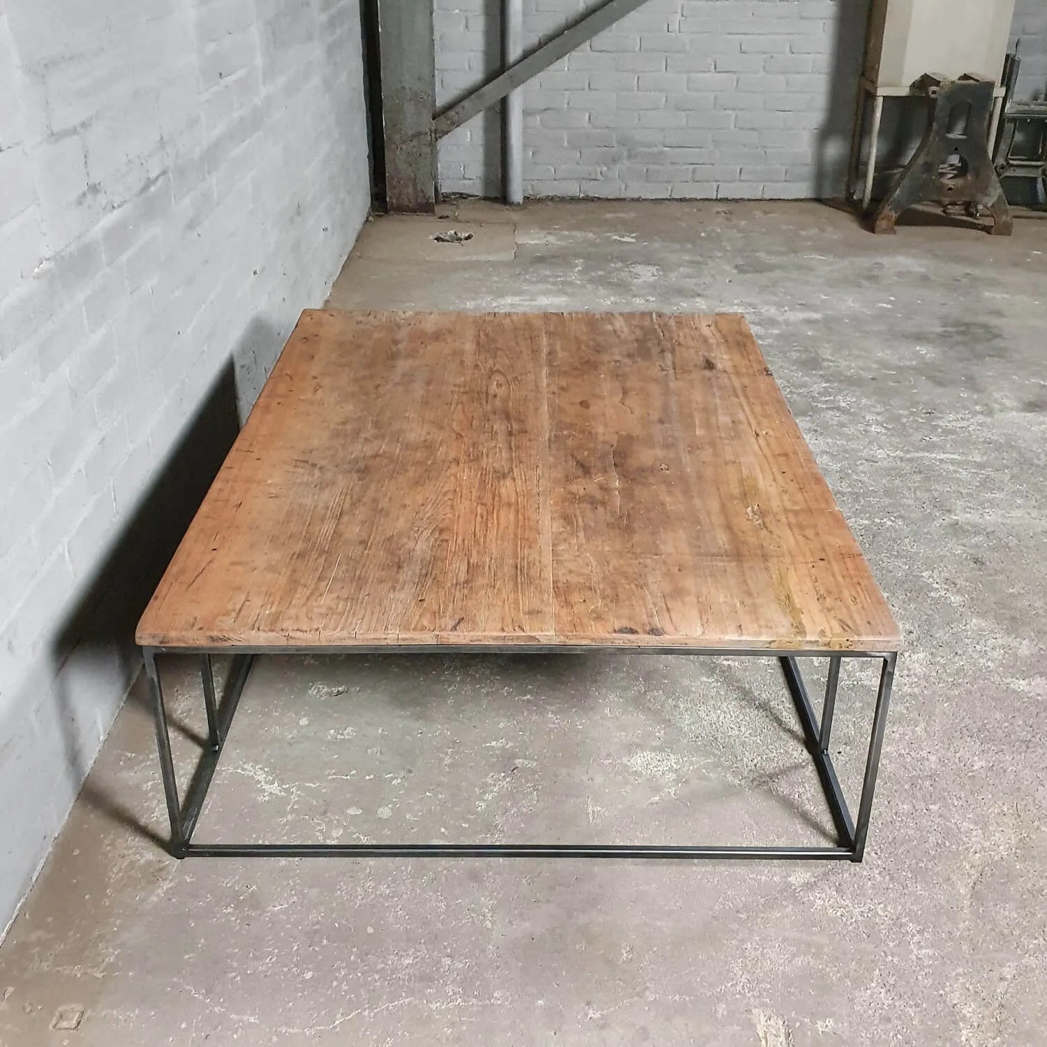 Industrial design coffee table wood and thin steel base IND770 DT69