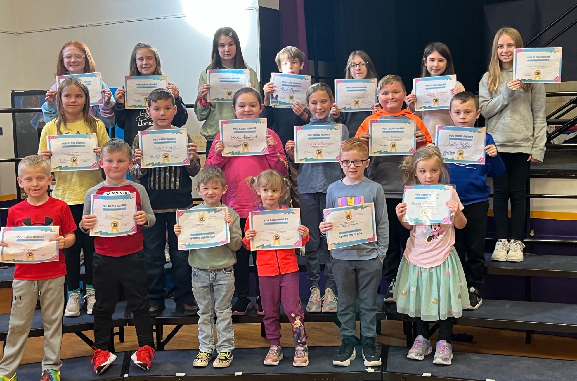 DES Glows with Thankfulness Throughout November! Duanesburg Central School District