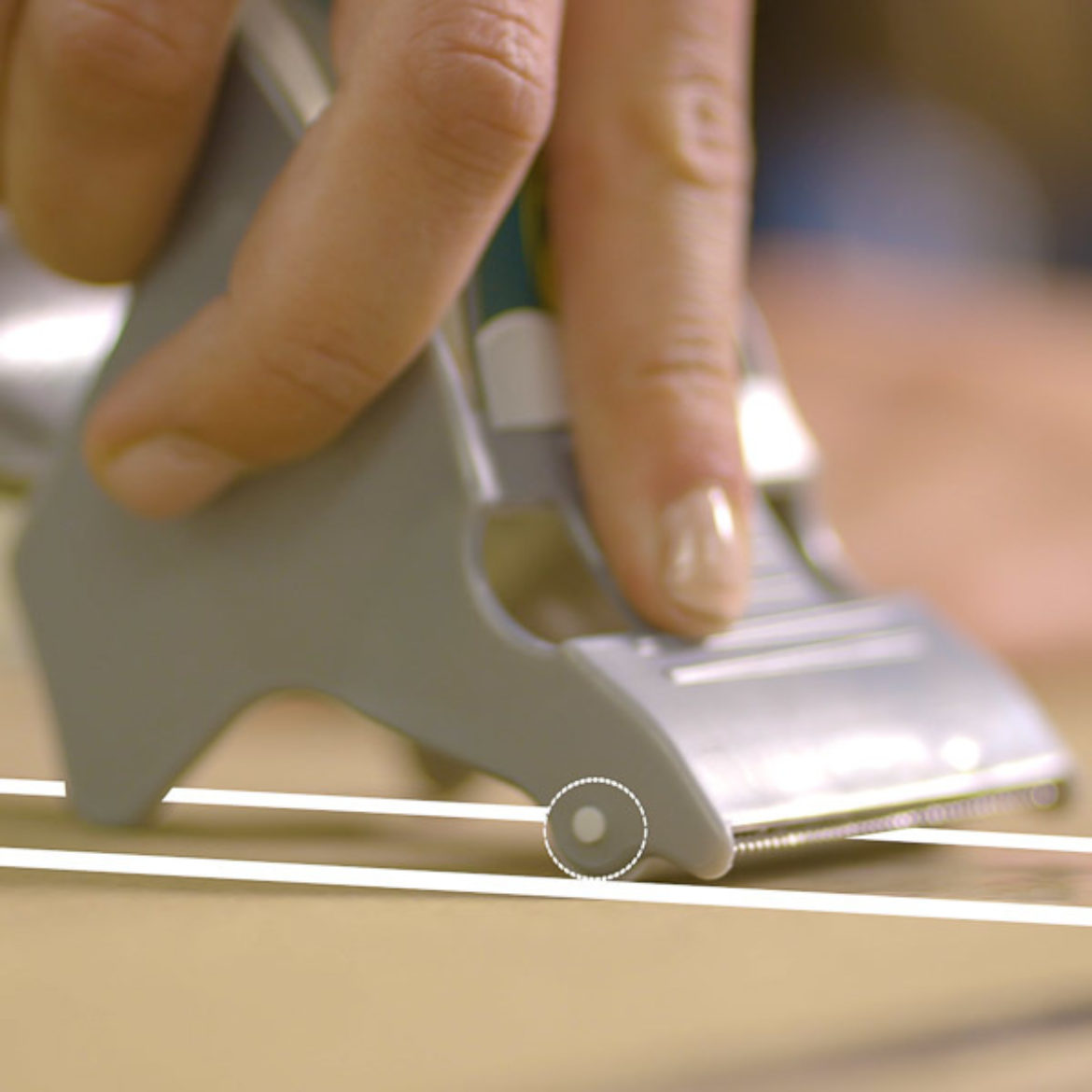 How to Use Your OneHanded EZ Start® Dispenser Duck Brand
