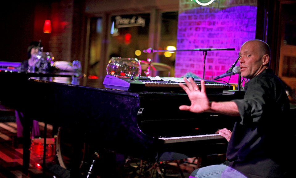 house of que hoboken dueling pianos Honoured Cyberzine Image Library