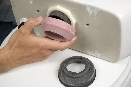 How to Fix a Leaky Toilet Tank - dummies