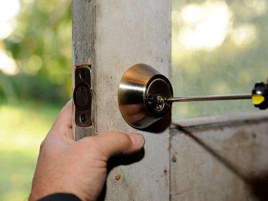 How to Install a Deadbolt Lock - dummies