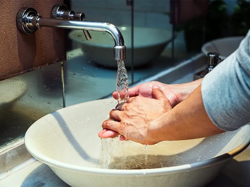 Pros And Cons Of Touchless Kitchen Faucets (Is It Worth?) DumpDisposal