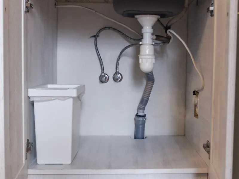 What Size Garbage Can Goes Under The Sink? DumpDisposal