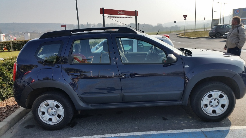 DUSTERTEAM • Afficher le sujet Duster E85 Lauréate bleu navy kit