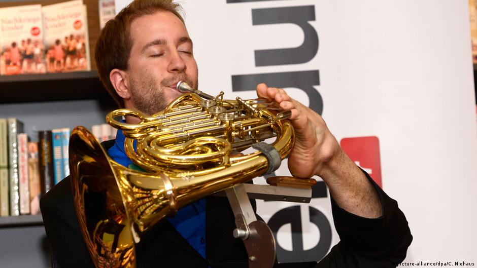 Horn player without arms wins top German music prize Music DW 03.
