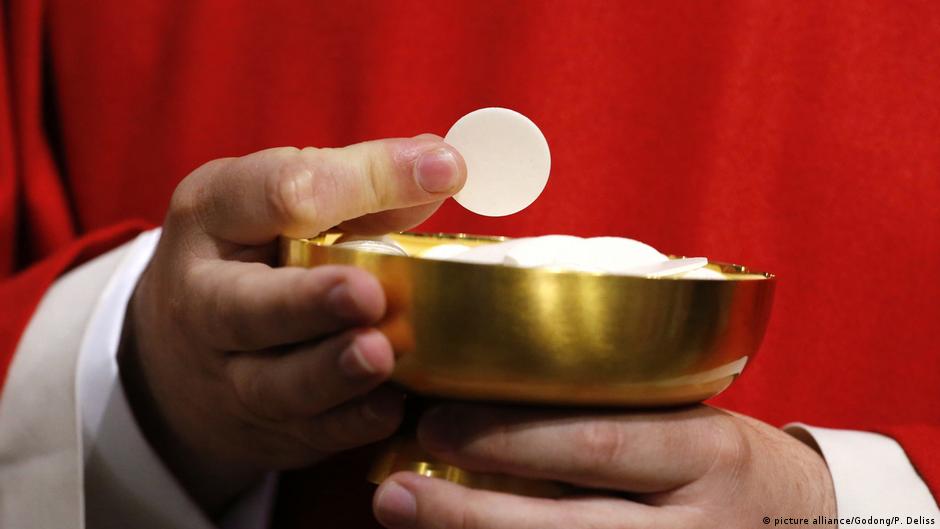 The main differences between Catholics and Protestants Culture Arts