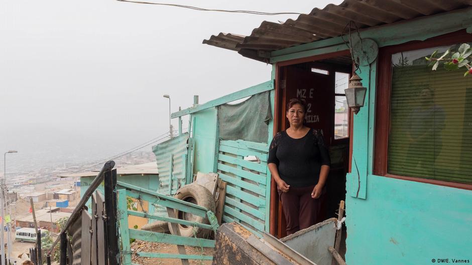 Peru Rich and poor in Lima divided by ′wall of shame′ Americas