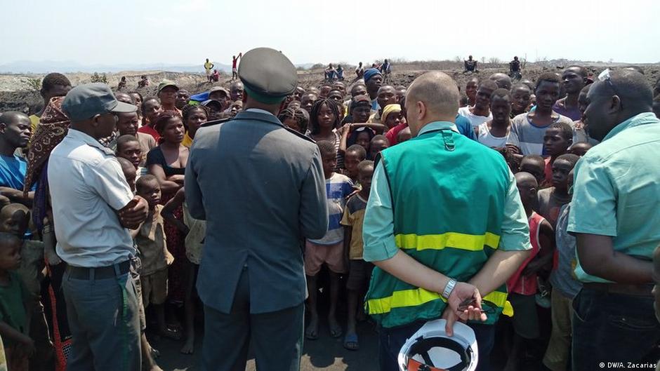 Moçambique Moradores em protesto paralisam mina da Vale