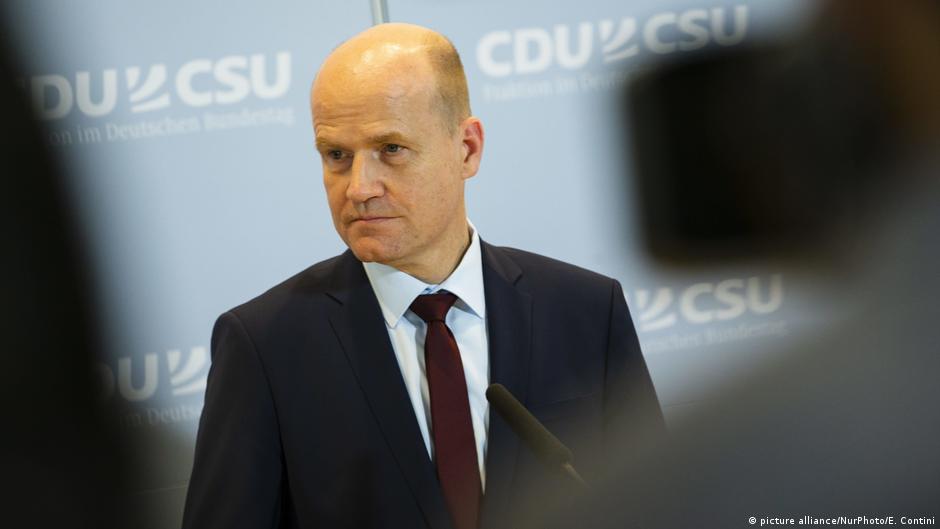 CDUVorsitzende spricht mit den drei Kandidaten Aktuell Deutschland