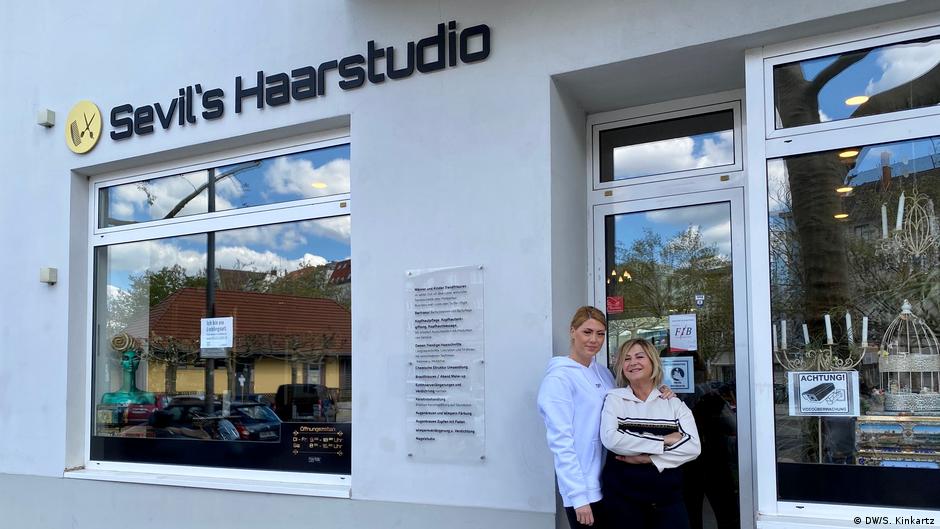 Germany′s hair salons set to open for business Germany News and indepth reporting from