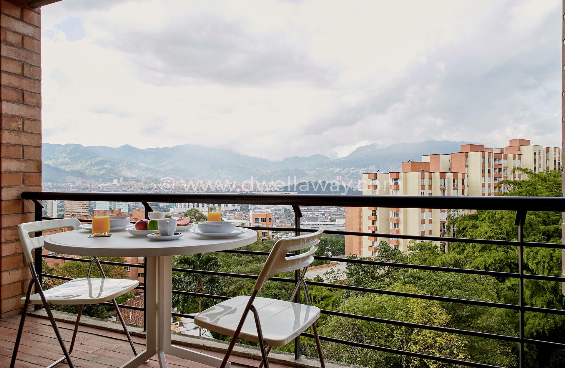 Apt en Medellin, EL POBLADO. Moderno y acogedor. Dwellaway