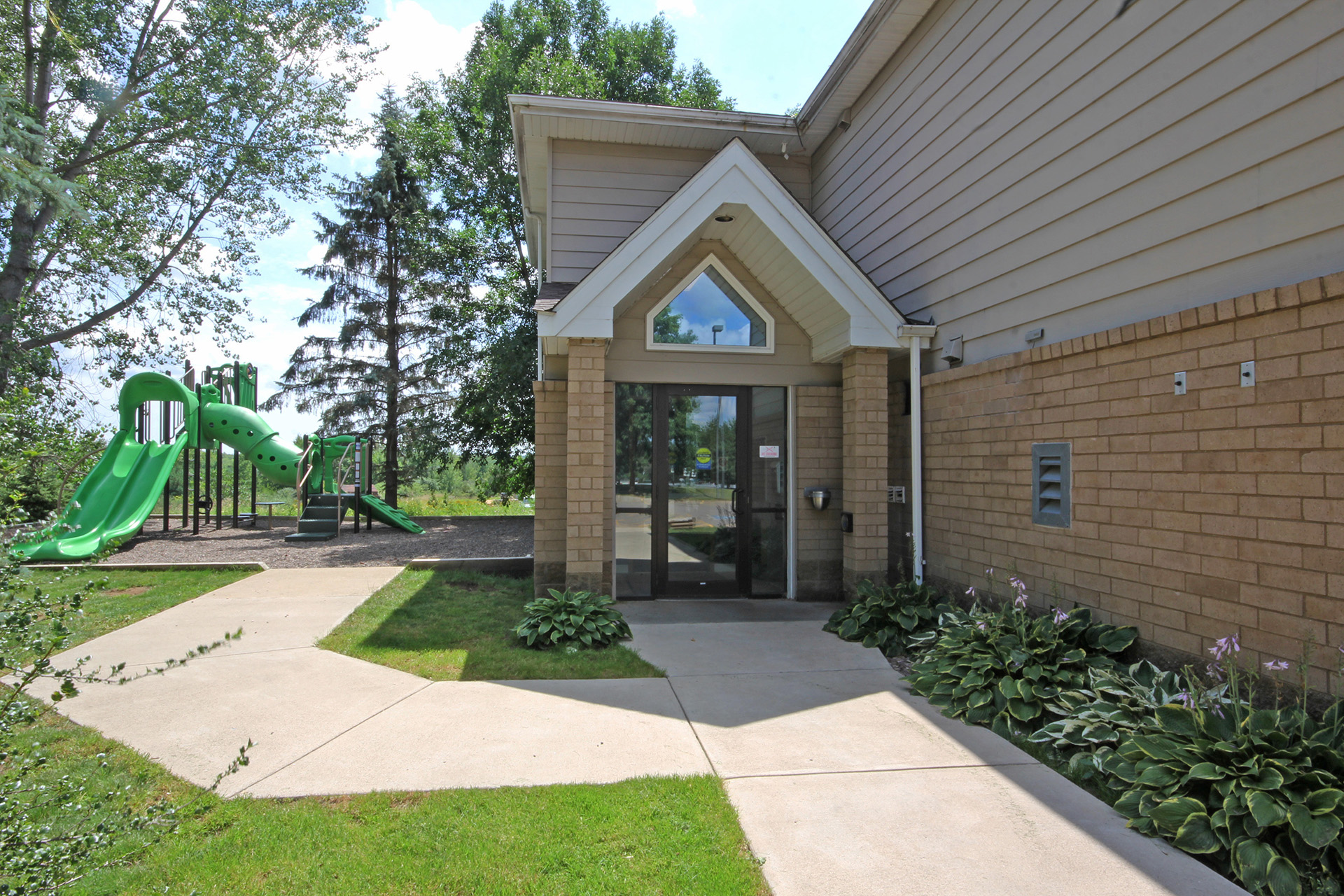 River Heights Apartments D.W. Jones Management, Inc.