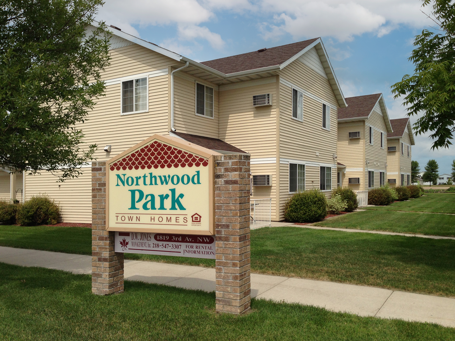 Northwood Park Townhomes D.W. Jones Management, Inc.